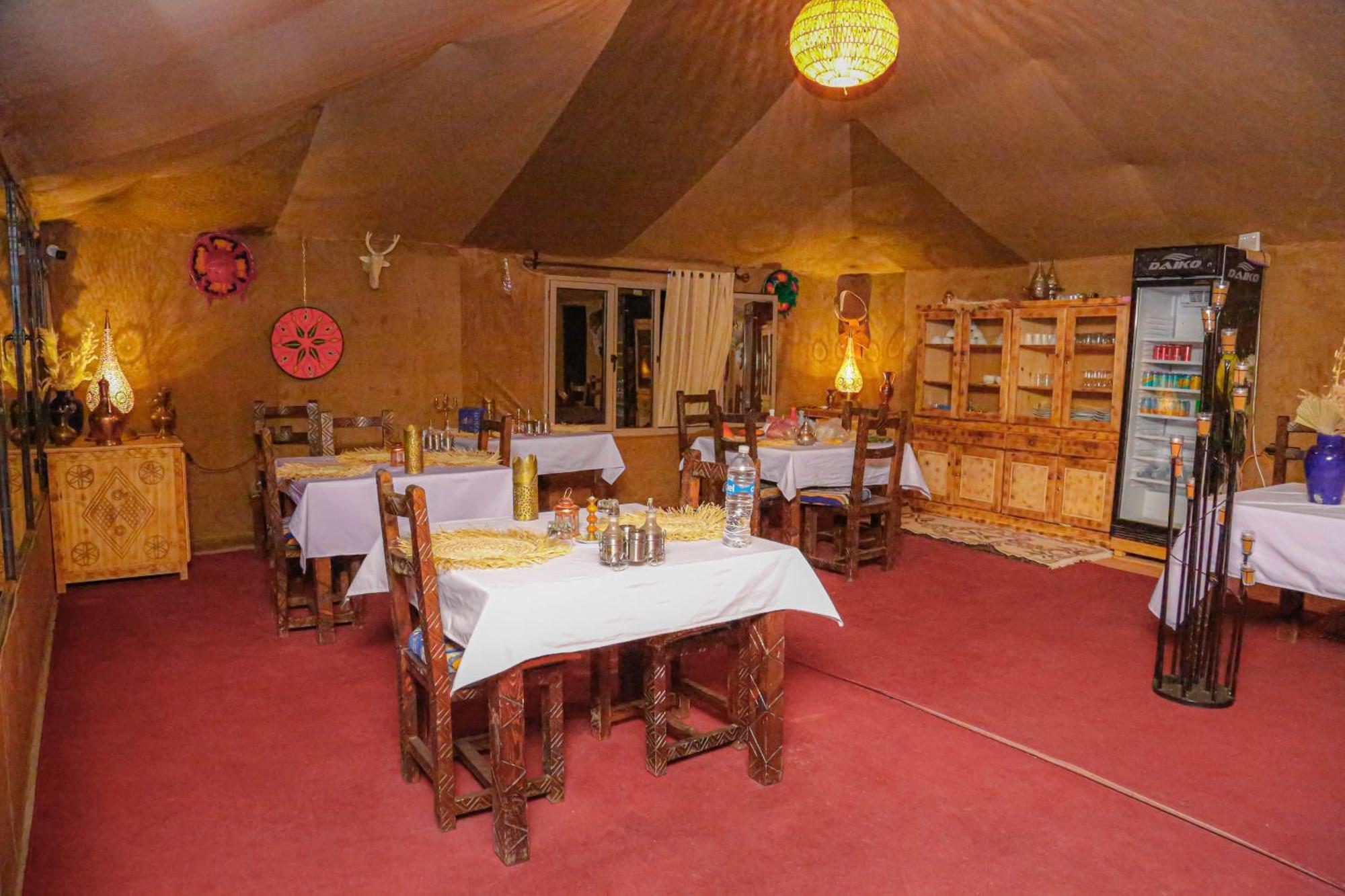 Salambo Tente Merzouga Buitenkant foto
